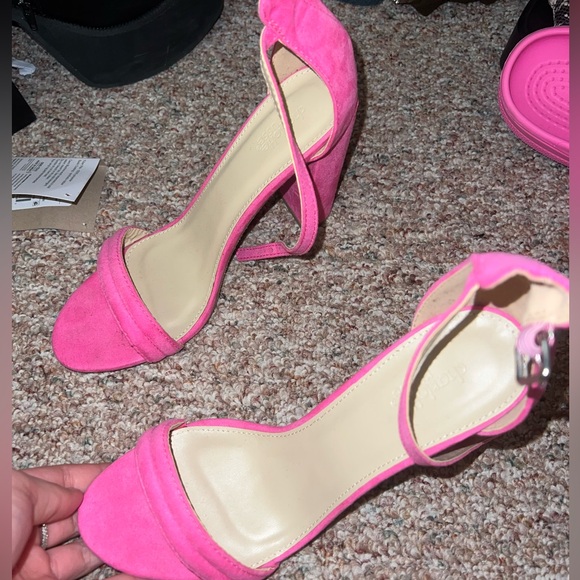 Pink Heels CR - Picture 2 of 3